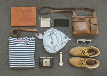 7 Best accessories to have in your purse