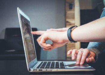 Technical Writing and Essay Writing: Similarities and Differences