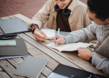 Handy Applications That Assist in Essay Writing